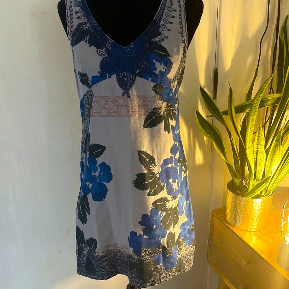 FREE PEOPLE SLEEVELESS BLUE COTTON DRESS WITH EMBROIDERY DETAILS SIZE 10